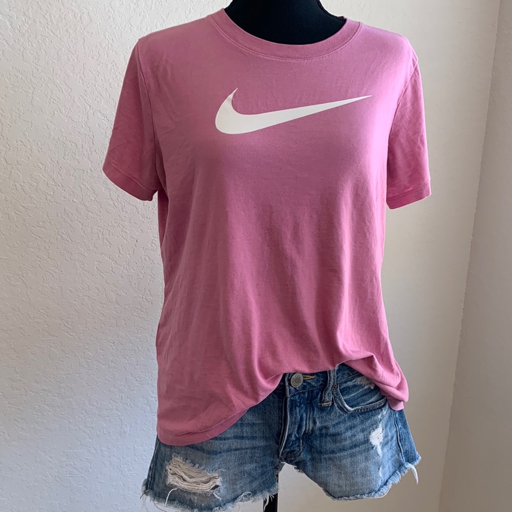 Womens Nike Swoosh T-shirt pink DRI FIT tee Medium